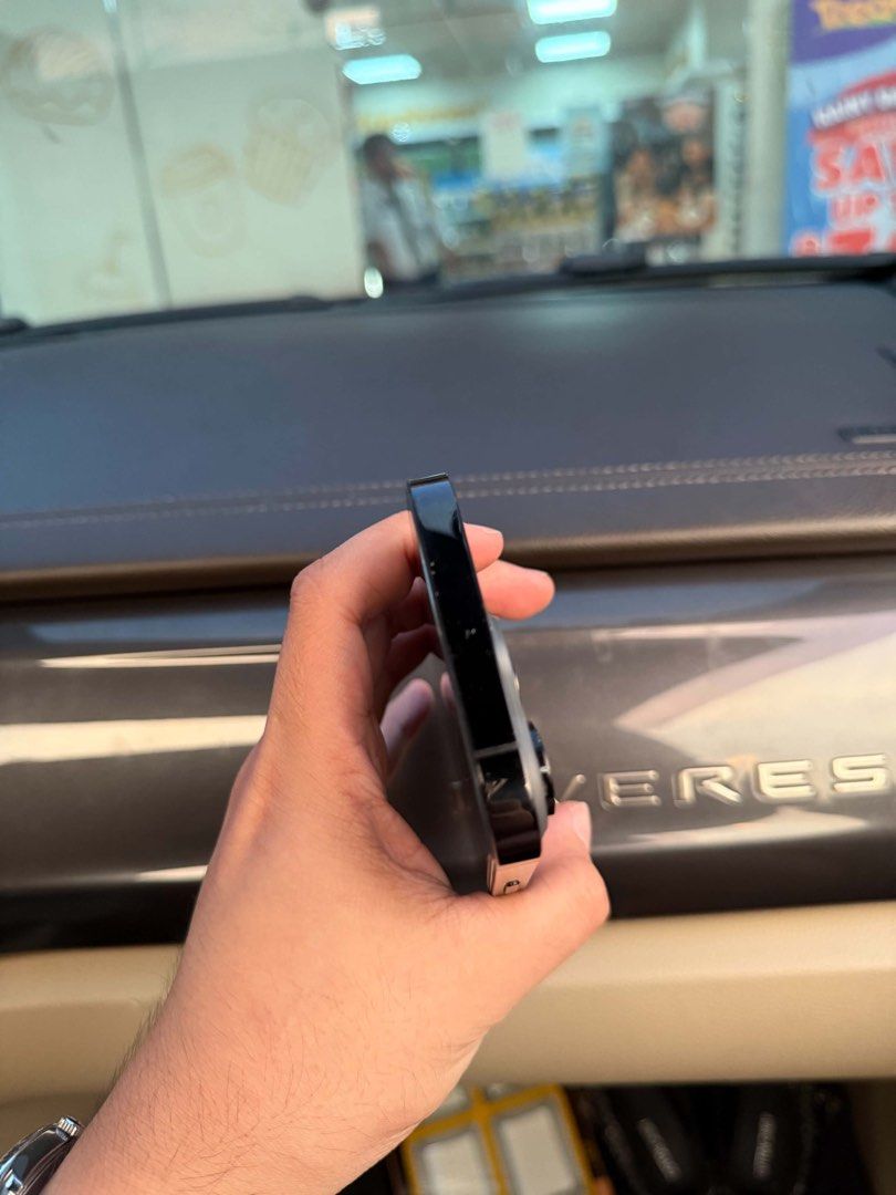 iPhone 14 Pro 512gb Factory Unlocked (Category: iPhone 14 Series) located in Manila. Submitted by caleb2025 (Listing ID 1468177162, Image 3). Description: All working (Except sa Face ID) Local variant NTC Makinis pa 9/10 No hidden issues Unit and case only.