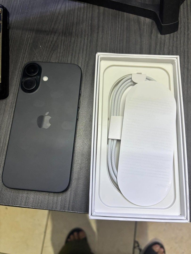 Iphone 16 128gb Black (Category: iPhone 16 Series) located in Makati City. Submitted by cornelionana (Listing ID 1468199284, Image 3). Description: Iphone 16 128 gb US variant Esim working Face Id and True tone Unli Reset with cord and box Pick up and meet up only Negotiable pa No to buy and sell.