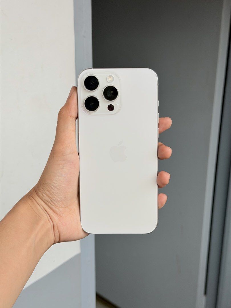 Iphone 16 Pro Max (White Titanium) (Category: iPhone 16 Series) located in Malabon City. Submitted by mangwelsss (Listing ID 1468230303, Image 3). Description: SELLING/SWAPPING COMPLETE WITH RECEIPT BTB iPhone 16 Pro Max White Titanium 256gb 88% Battery Health Factory Unlocked Local Variant Purchased at Beyond the Box No issue No history of repair Makinis Inclusions: Box (same imei) Cord Case Receipt Tg installed Unli check and unli reset upon me