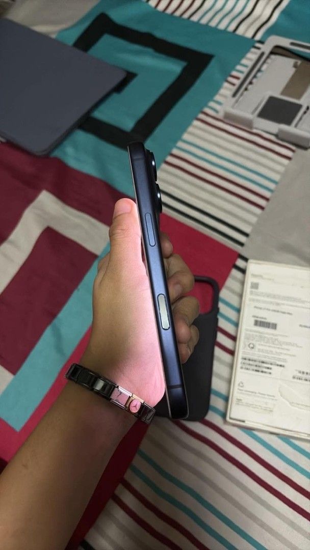Iphone 17 Pro 256gb (Category: iPhone 17 Series) located in Quezon City. Submitted by iamgrei (Listing ID 1468100618, Image 3). Description: .