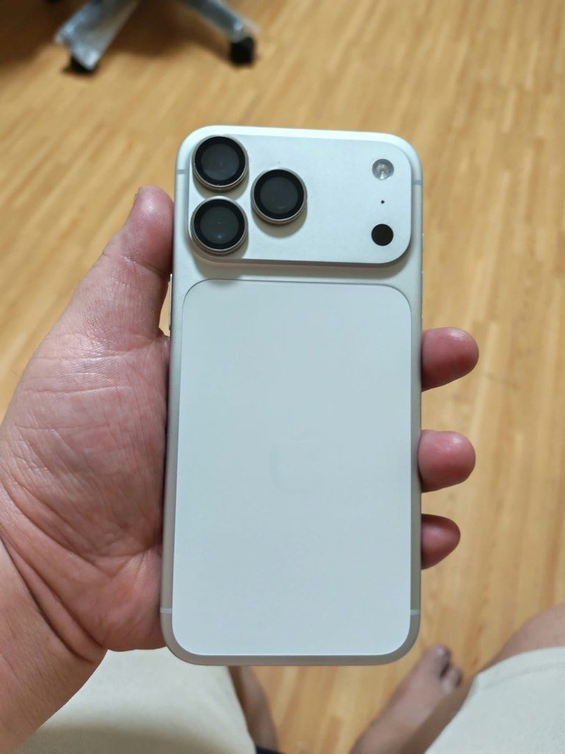 Iphone 17 Pro Max 512 Smartlocked Silver (Category: iPhone 17 Series) located in Manila. Submitted by jmgadgets (Listing ID 1468196465, Image 3). Description: For Sale Only Iphone 17 Pro Max 512gb Smart locked Silver color no issues , no dents , madumi lang 100% pa batt health 165 cc warranty till Feb 2027 Tempered glass from SPIGEN clear case from SPIGEN Lens Protector from SPIGEN comes with : original Box ( Same IMEI) original cord (slightly us