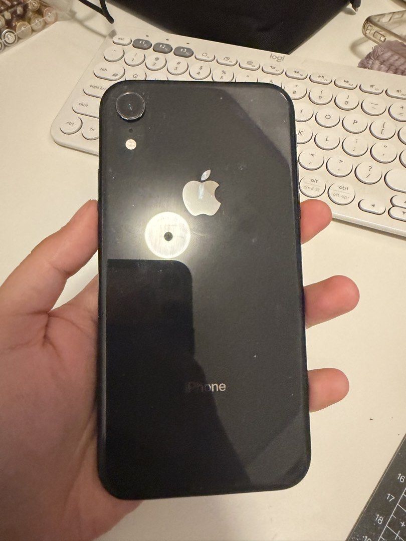iPhone XR 128GB BLACK (Category: iPhone X Series) located in Manila. Submitted by onlyccabello (Listing ID 1468255648, Image 3). Description: iPhone XR 128GB BLACK no issues aside from battery health at 64% already i still use this as my work phone and still works 100%. nego for sure buyer make offer lang po.