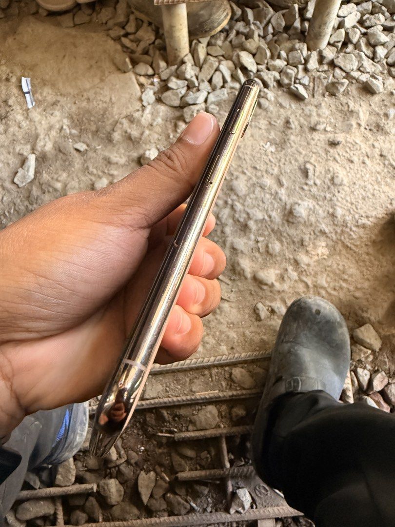 iPhone Xs Max 256GB Dual Physical SIM Version (Category: iPhone X Series) located in Quezon City. Submitted by nbmz2tsdsm (Listing ID 1468065788, Image 3). Description: iPhone Xs Max 256gb Dual SIM version working face id no history of repair just need to replace the battery 69% battery health makinis pa, stainless naman kasi sya kaya hindi madali magka dents Original Charger Cases only.