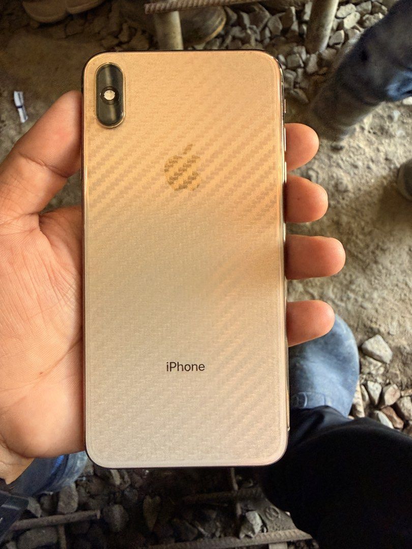 iPhone Xs Max 256GB Dual Physical SIM Version (Category: iPhone X Series) located in Quezon City. Submitted by nbmz2tsdsm (Listing ID 1468065788, Image 1). Description: iPhone Xs Max 256gb Dual SIM version working face id no history of repair just need to replace the battery 69% battery health makinis pa, stainless naman kasi sya kaya hindi madali magka dents Original Charger Cases only.