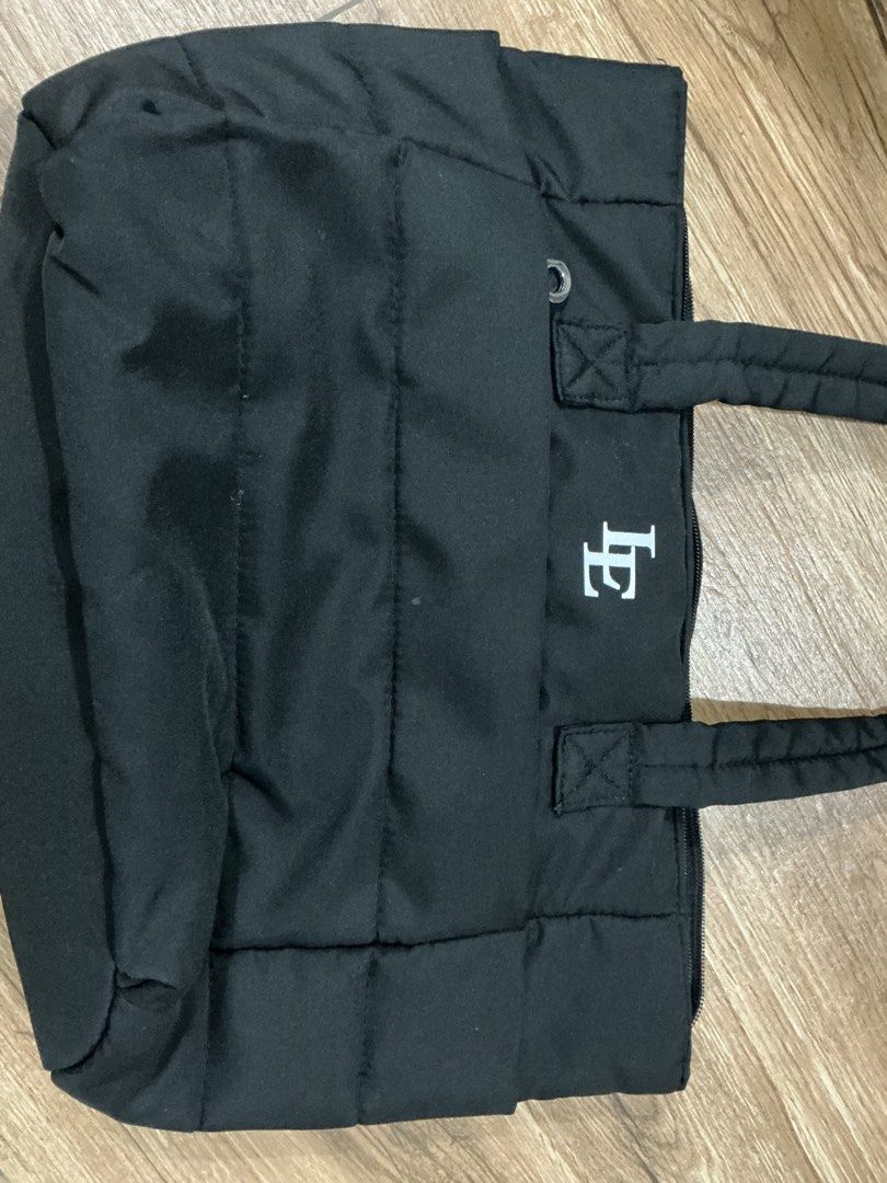 ISLAND ELEPHANT (Category: Shoulder Bags) located in Manila. Submitted by carlynn880 (Listing ID 1468183860, Image 1). Description: no box Island Elephant.