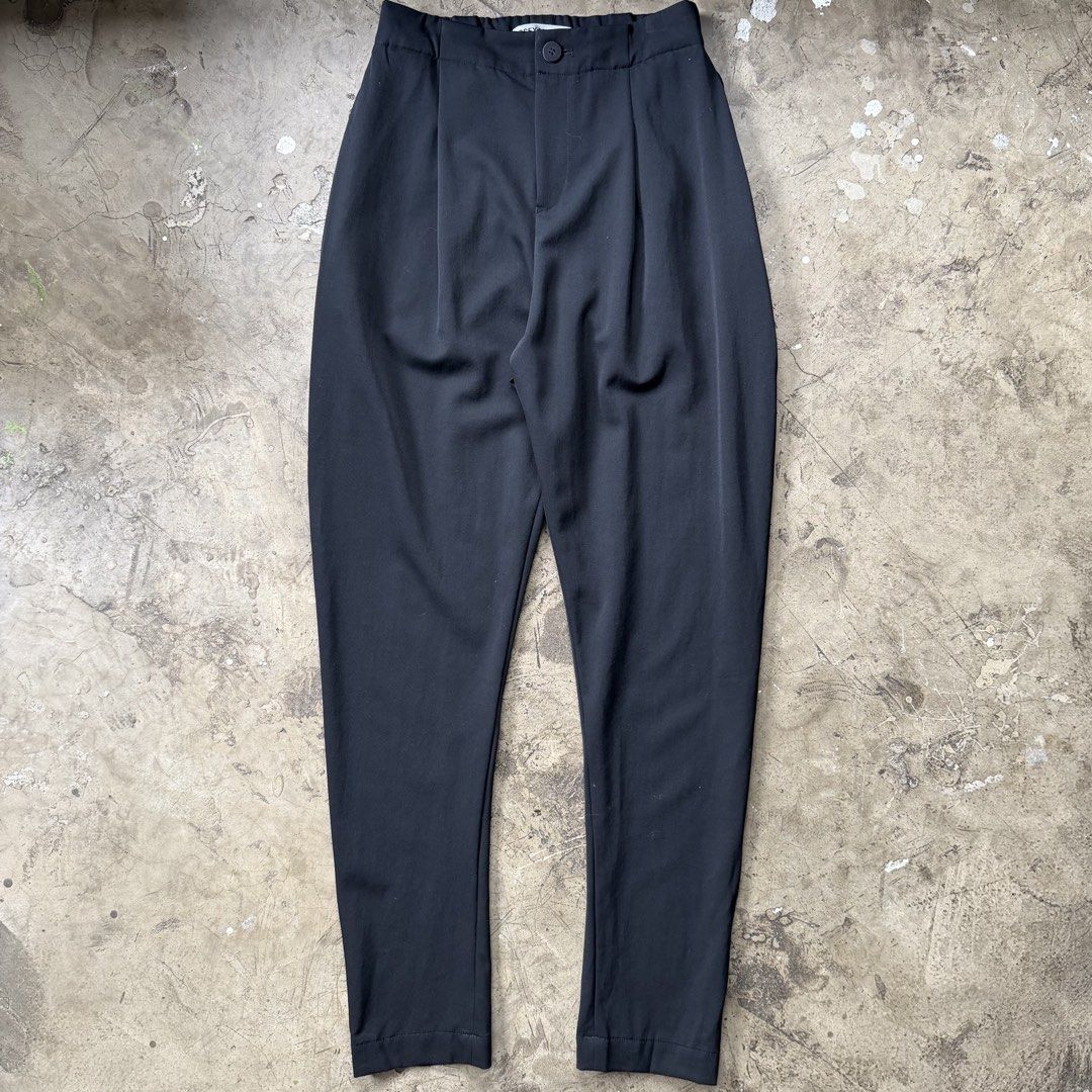 Issey Miyake - Single Pleated Pants (Category: Jeans) located in Cavite. Submitted by 4118.ph (Listing ID 1468224108, Image 1). Description: Size 2 on tag fits 26-27 Excellent condition Waist 13.5” Length 43.5” Inseam 30” Leg opening 6”.