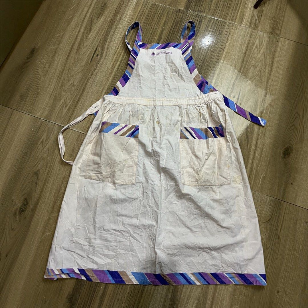 ISSEY MIYAKE Apron (Category: Home Improvement Tools & Accessories) located in Bulacan. Submitted by letsfindukaywithme (Listing ID 1468280368, Image 1). Description: Issey Miyake Apron Womens Issue: dirt w/ sign of usage +sf payment first Ship via J&T.