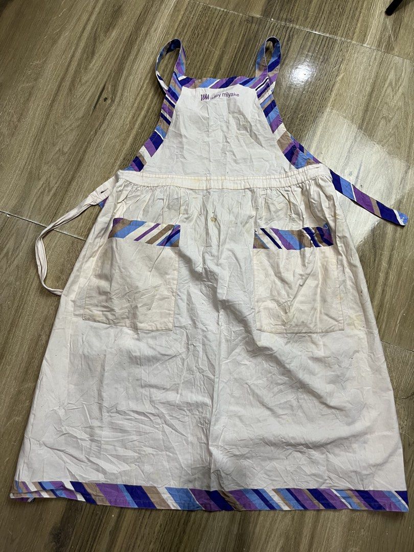 ISSEY MIYAKE Apron (Category: Home Improvement Tools & Accessories) located in Bulacan. Submitted by letsfindukaywithme (Listing ID 1468280368, Image 2). Description: Issey Miyake Apron Womens Issue: dirt w/ sign of usage +sf payment first Ship via J&T.