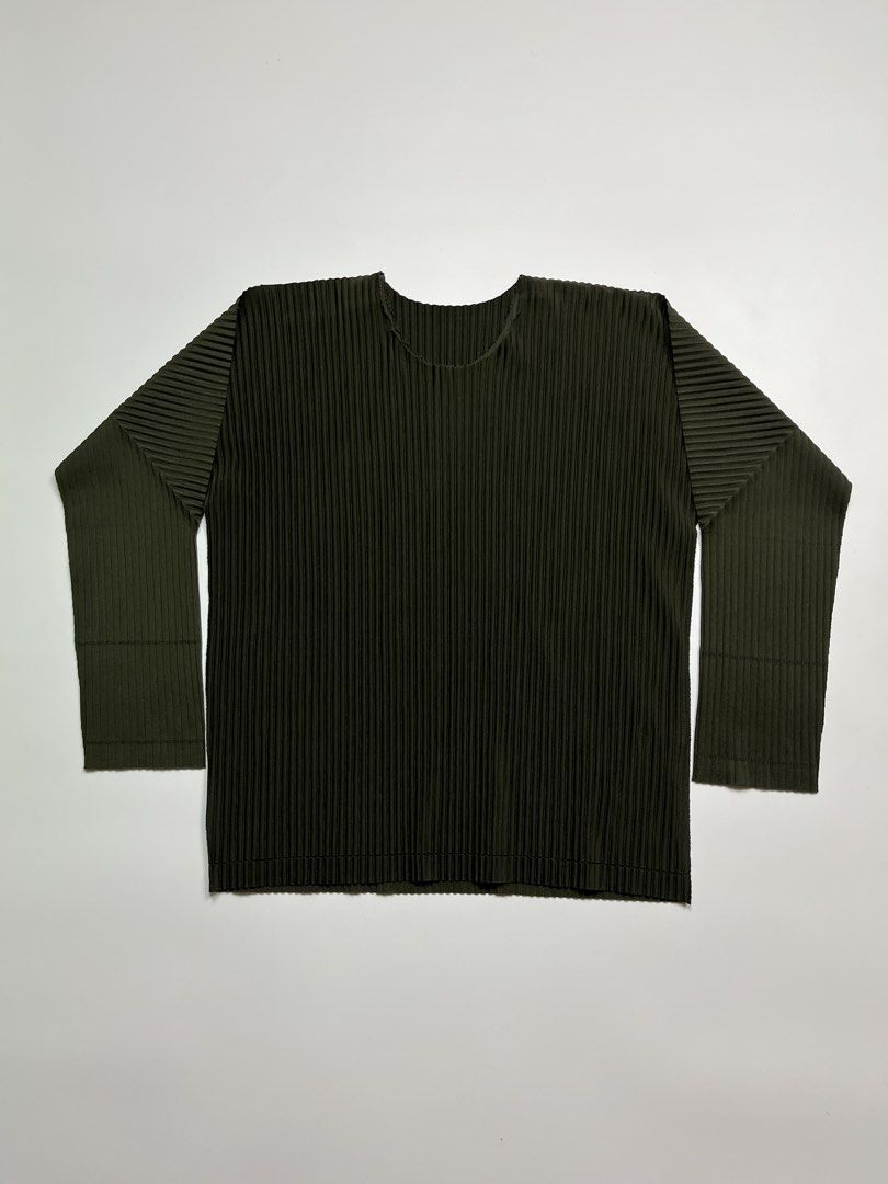 ISSEY MIYAKE HOMME PLISSE (Category: Activewear) located in Leyte. Submitted by upcycledbin.ph (Listing ID 1468181692, Image 1). Description: ISSEY MIYAKE HOMME PLISSE SIZE LARGE DIMES 21x25.5 EXCELLENT CONDITION NO FLAWS.