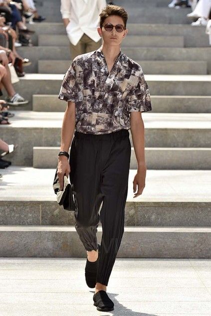 Issey Miyake Men Ss18 Pleated Trouser (Category: Trousers) located in Manila. Submitted by spo0ky.archives (Listing ID 1468177177, Image 1). Description: waist: 32 tigh: 12 inseam: 26 length: 37 hem: 4-7.