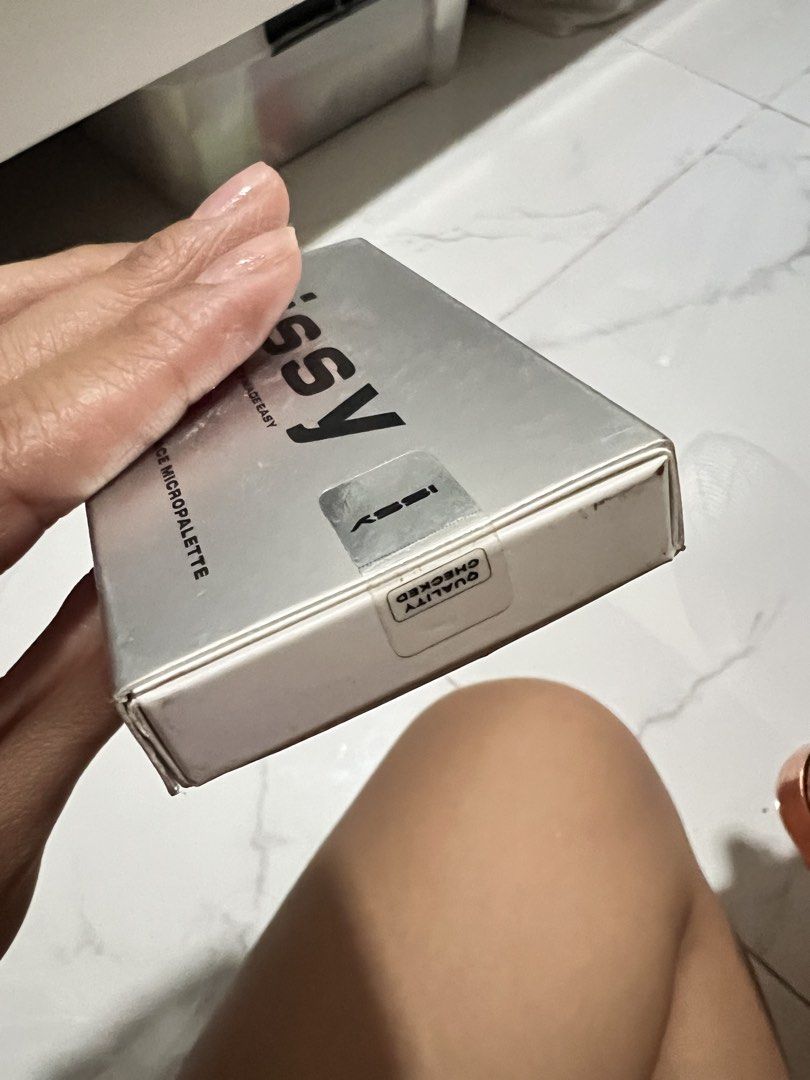 Issy MINI palette box (Category: Makeup) located in Manila. Submitted by apreloved.co (Listing ID 1468152349, Image 3). Description: .