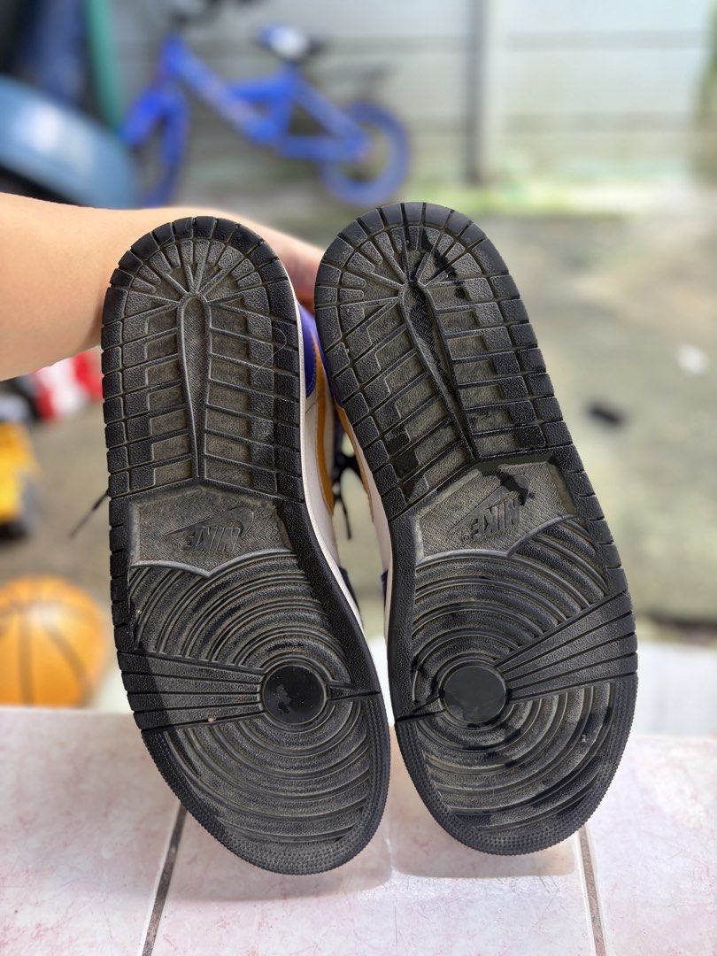 J1 Lakers (Category: Sneakers) located in San Isidro. Submitted by epictiger_e56216 (Listing ID 1468141388, Image 3). Description: Brand new condition Authentic from korea Twice used Bagong bago No heel drag No issue Size 10.5.