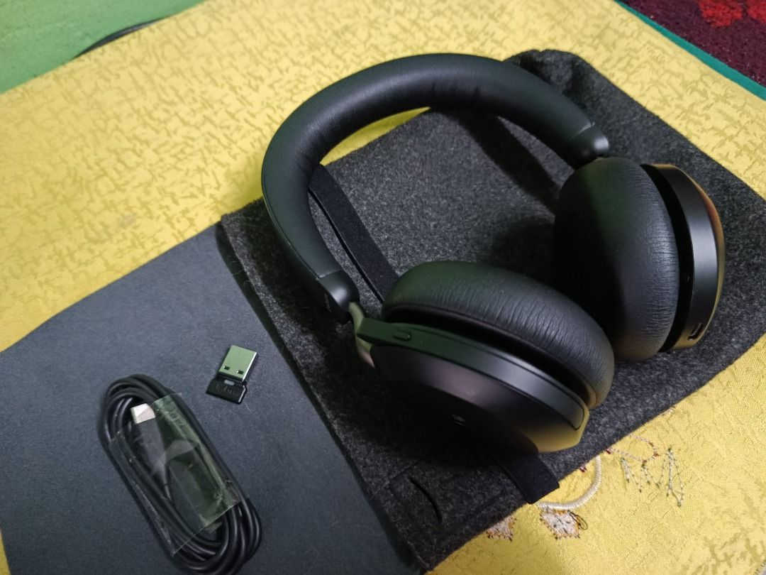 jabra evolve 2 75 (Category: Headphones & Headsets) located in Quezon City. Submitted by carou85958 (Listing ID 1468145237, Image 3). Description: JABRA EVOLVE 2 75 100% good 100% working 100% makinis no issue.. prize p7k pass na sa tatawad 17 ibp road batasan hills qc.
