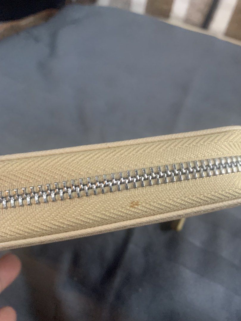 Japan leather organizer wallet (Category: Wallets & Card holders) located in Cabanatuan. Submitted by mjluxxejapan (Listing ID 1468117057, Image 3). Description: Fixed price. Aporox 5”x5” meas like new pa may small dirt lng Di naman halata ..genuine sapiano leather maganda matibay quality makapal .