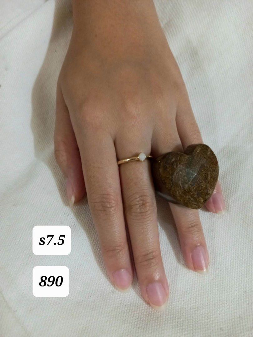 Japan Source Natural Curved Stone Rings Power Ring (Category: Luxury Accessories) located in Naga. Submitted by happeemarket (Listing ID 1468218868, Image 2). Description: Not heavy to wear.