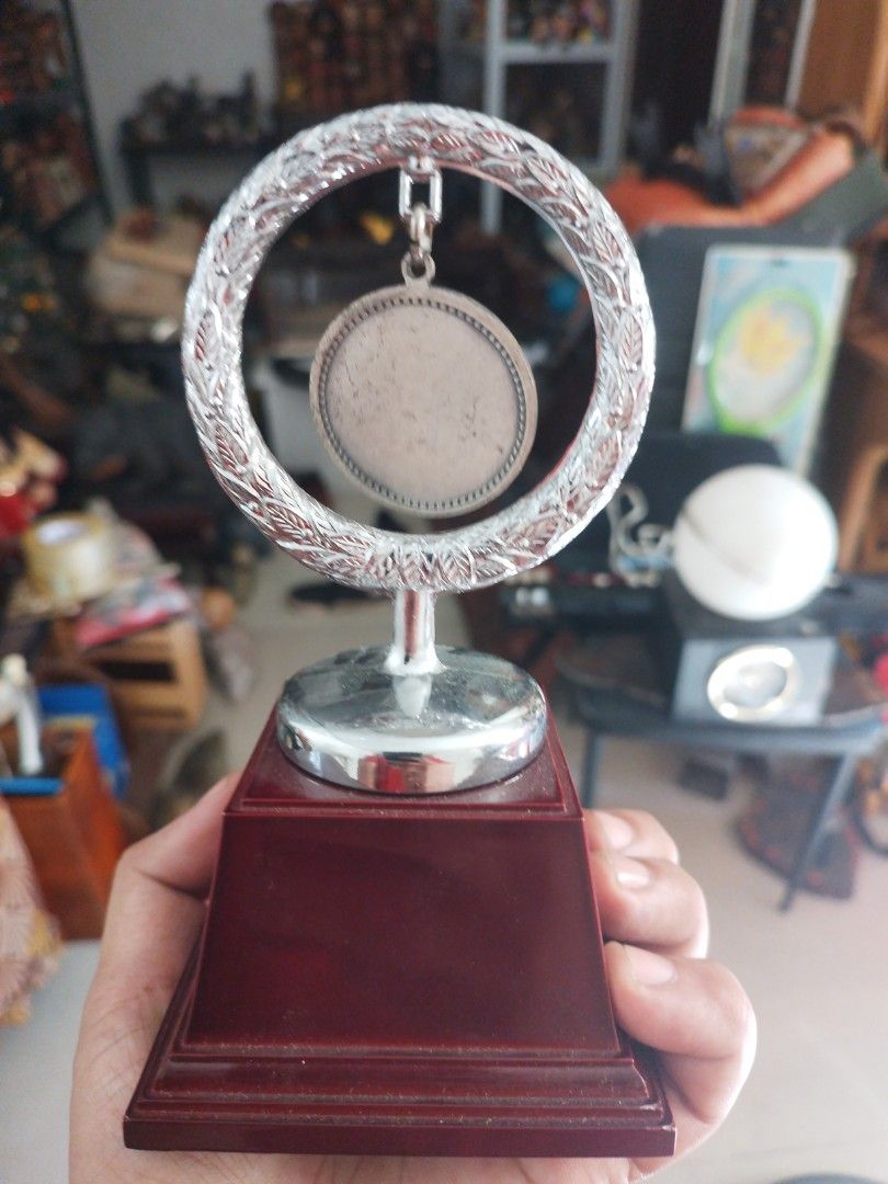 Japanese graduation trophy (Category: Vintage Collectibles) located in San Rafael. Submitted by jflshoppe1989 (Listing ID 1468121822, Image 2). Description: .
