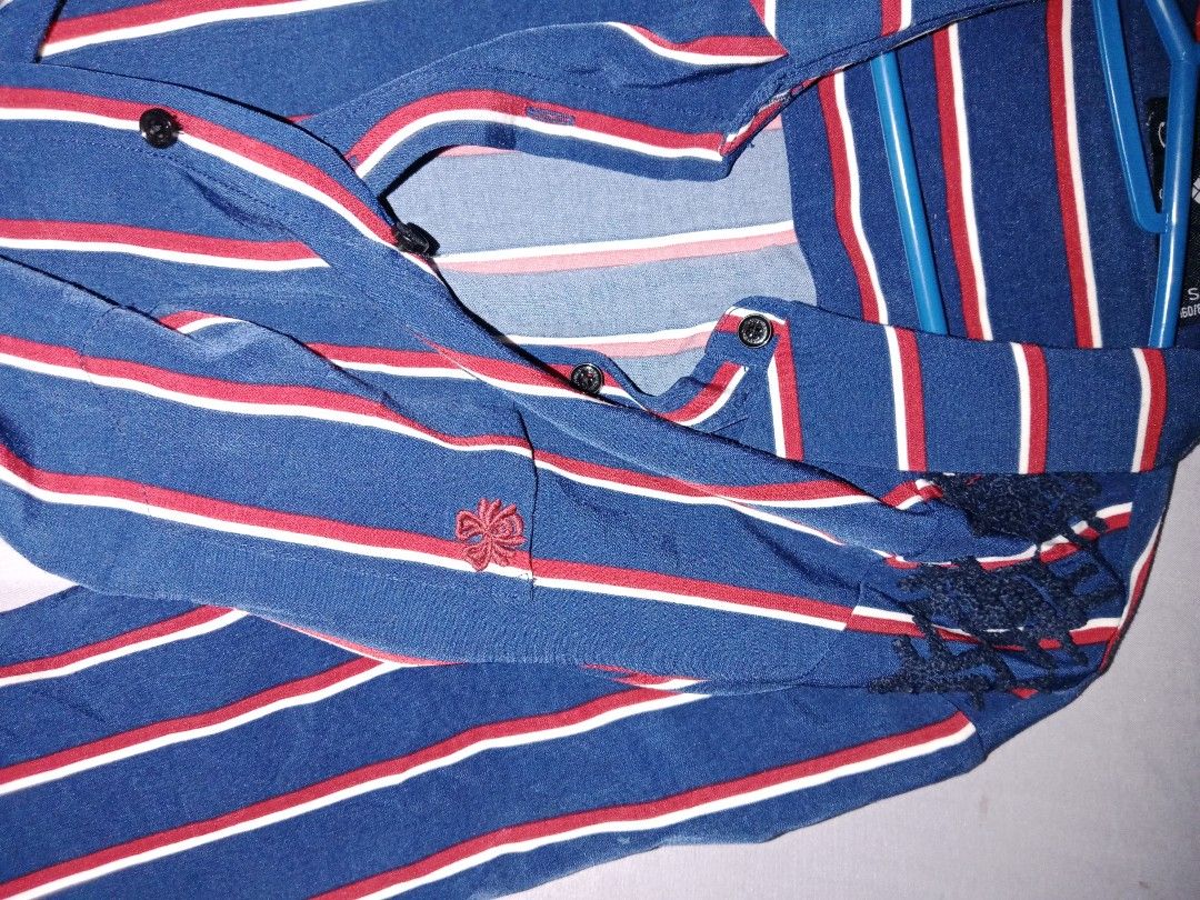 Jessyline Stripe Office Top (Category: Longsleeves) located in San Isidro. Submitted by remtgs (Listing ID 1468198508, Image 3). Description: .