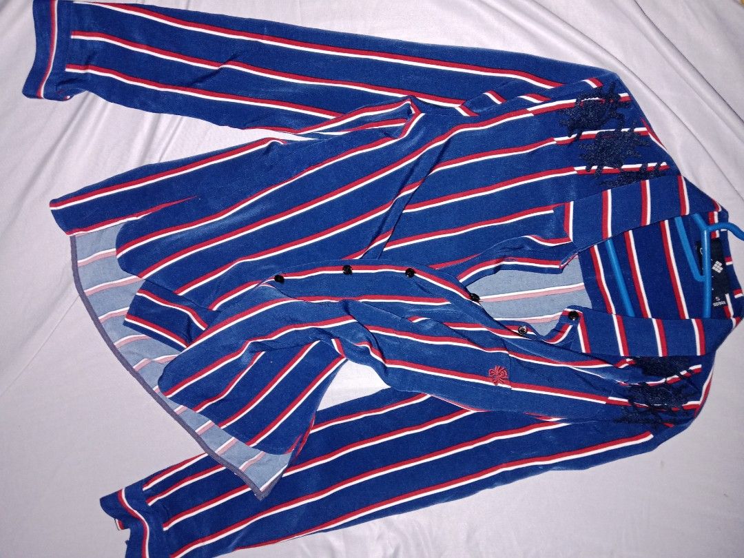 Jessyline Stripe Office Top (Category: Longsleeves) located in San Isidro. Submitted by remtgs (Listing ID 1468198508, Image 1). Description: .
