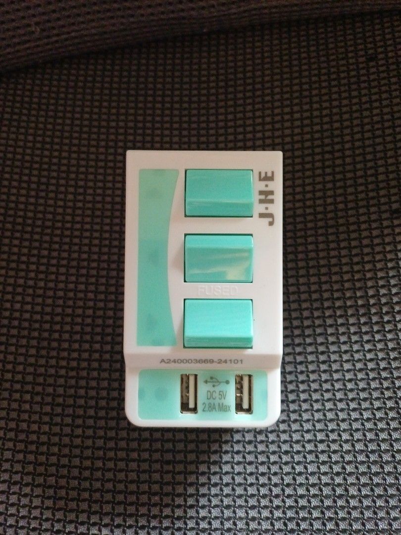 二手 JHE 3頭插蘇 USB插口, 家庭電器, 轉插器及插頭 - Carousell