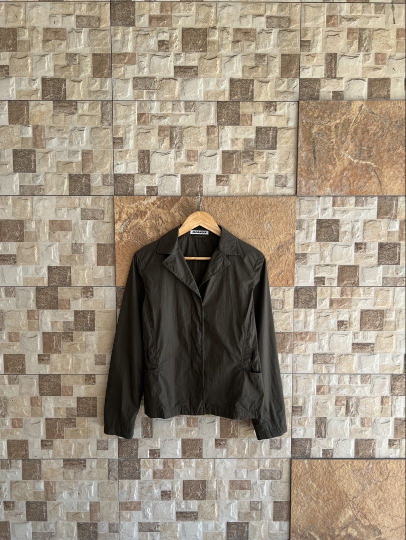 JIL SANDER - LIGHTWEIGHT BLAZER (Category: Luxury Apparel) located in Bacolod City. Submitted by timelessbyjosh (Listing ID 1468134281, Image 1). Description: BEST FOR CASUAL & FORMAL OUTFITS SIZE : 36 ACTUAL COLOR : OLIVE GREEN COLOR RATE : 9. 5 OUT OF 10 CONDITION : EXCELLENT MATERIAL : MADE IN : ITALY FLAWS : NONE DIMENSIONS LENGTH - 23 WIDTH ( ARMPIT TO ARMPIT ) - 18 SHOULDER TO SHOULDER - 18. 5 SLEEVE LENGTH ( ARMPIT TO WRIST ) - 18. 5 MEASU