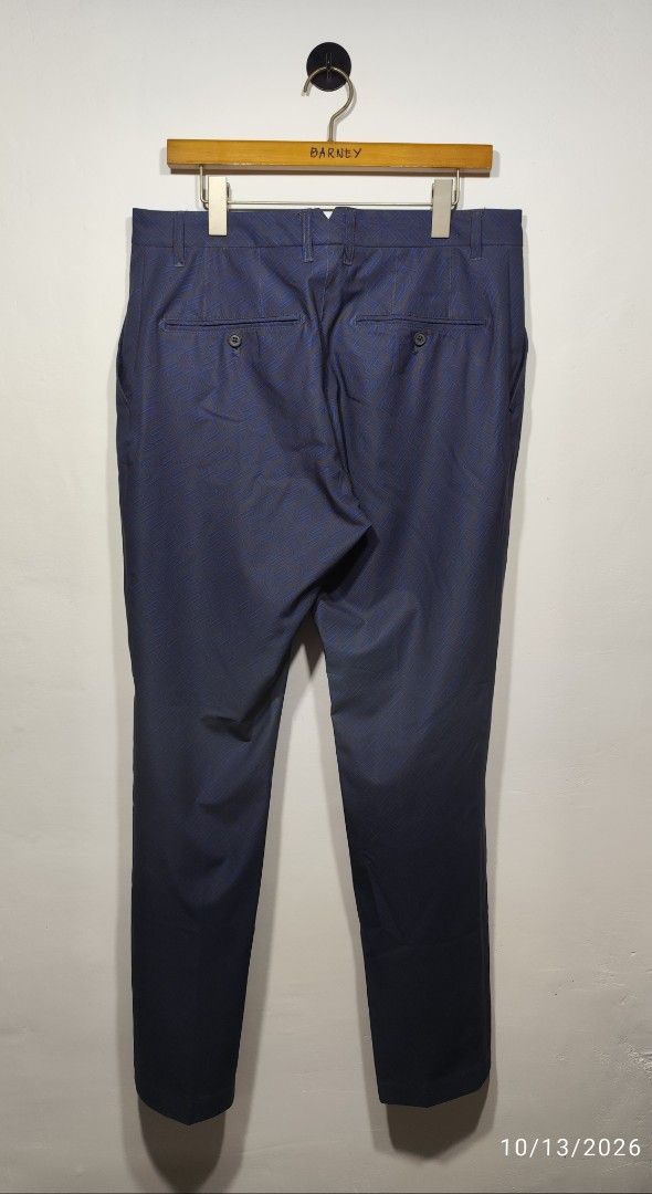 j.lindeberg Golf Pants Blue Patterned Size 36/34 (Category: Trousers) located in San Fernando. Submitted by riasbarney67882 (Listing ID 1468105765, Image 2). Description: - Brand: J.Lindeberg - Color/Pattern: Dark blue with striking geometric design - Size: 36/34 (standard fit) - Material: Sustainable materials (see inner label) - Origin: Made in Vietnam - Versatility: Ideal for the golf course or smart-casual occasions - Style: Premium Swedish d