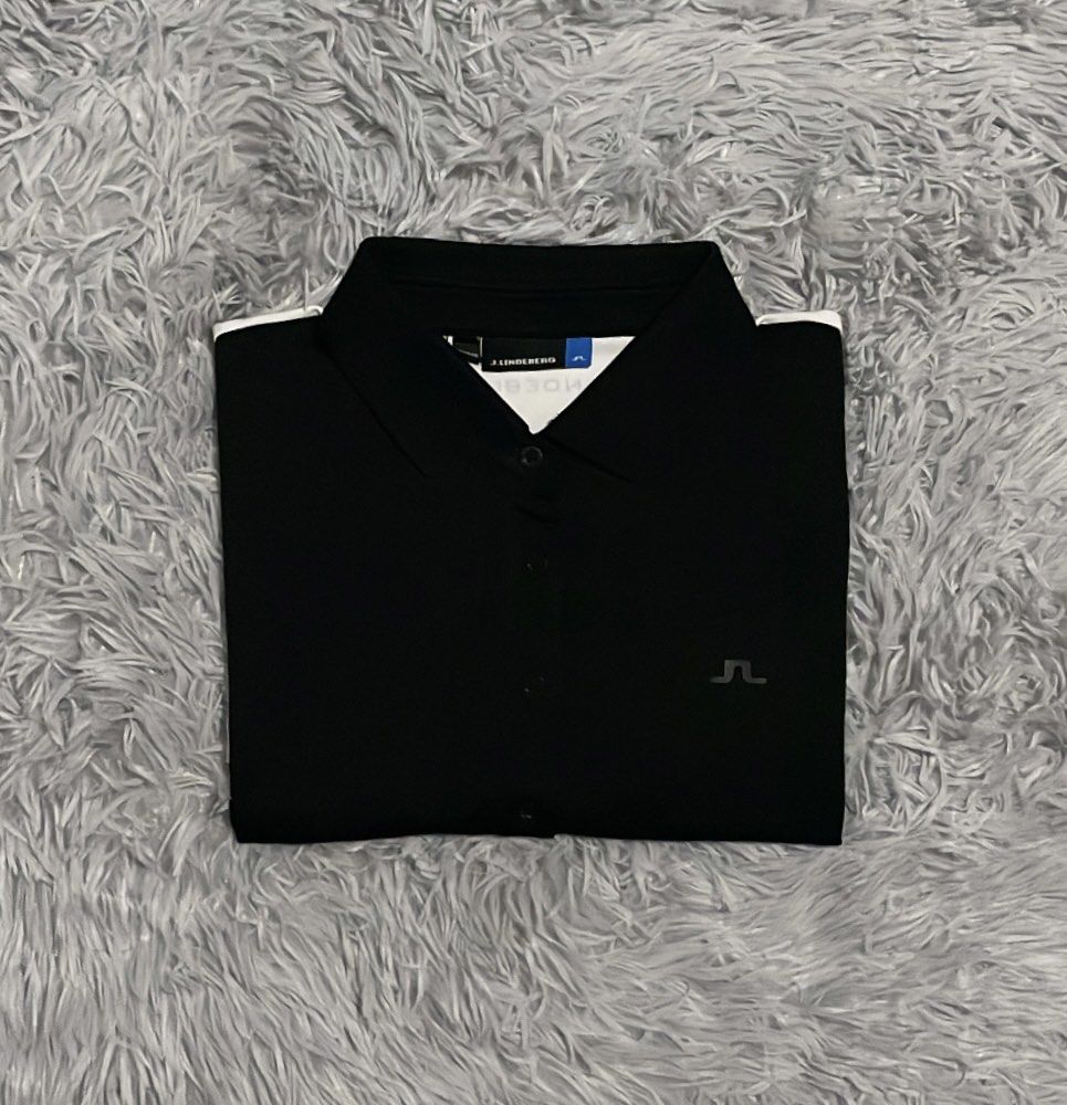 j.lindeberg Ylva TX Jersey Polo (Category: Tshirts & Polo Shirts ) located in Cebu City. Submitted by johnova18 (Listing ID 1468268989, Image 1). Description: Jlindeberg Polo Shirt Authentic ✅ Size: Small Width: 18.5 Length: 26 Color rate: 10/10 Pristine condition Good As New 3500 + shipping fee Location: Cebu City.