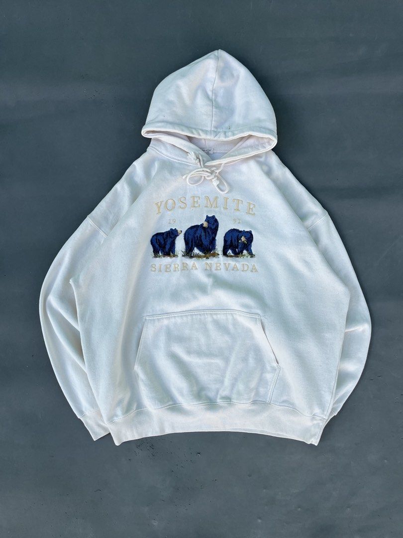 JOHN GALT SIERRA NEVADA PULLOVER HOODIE (Category: Hoodies) located in Quezon City. Submitted by kentstuff (Listing ID 1468087796, Image 1). Description: JOHN GALT SIERRA NEVADA PULLOVER HOODIE Cut Tag Shoulder-Hem : 28” Pit-Pit : 27” Condition: Excellent CR: 9/10 Flaws: ❌ Needwash DISCLAIMER: This is a thrifted item. All brands, logos, and trademarks belong to their rightful owners. We’re here to rehome great pieces — no brand affiliation intend