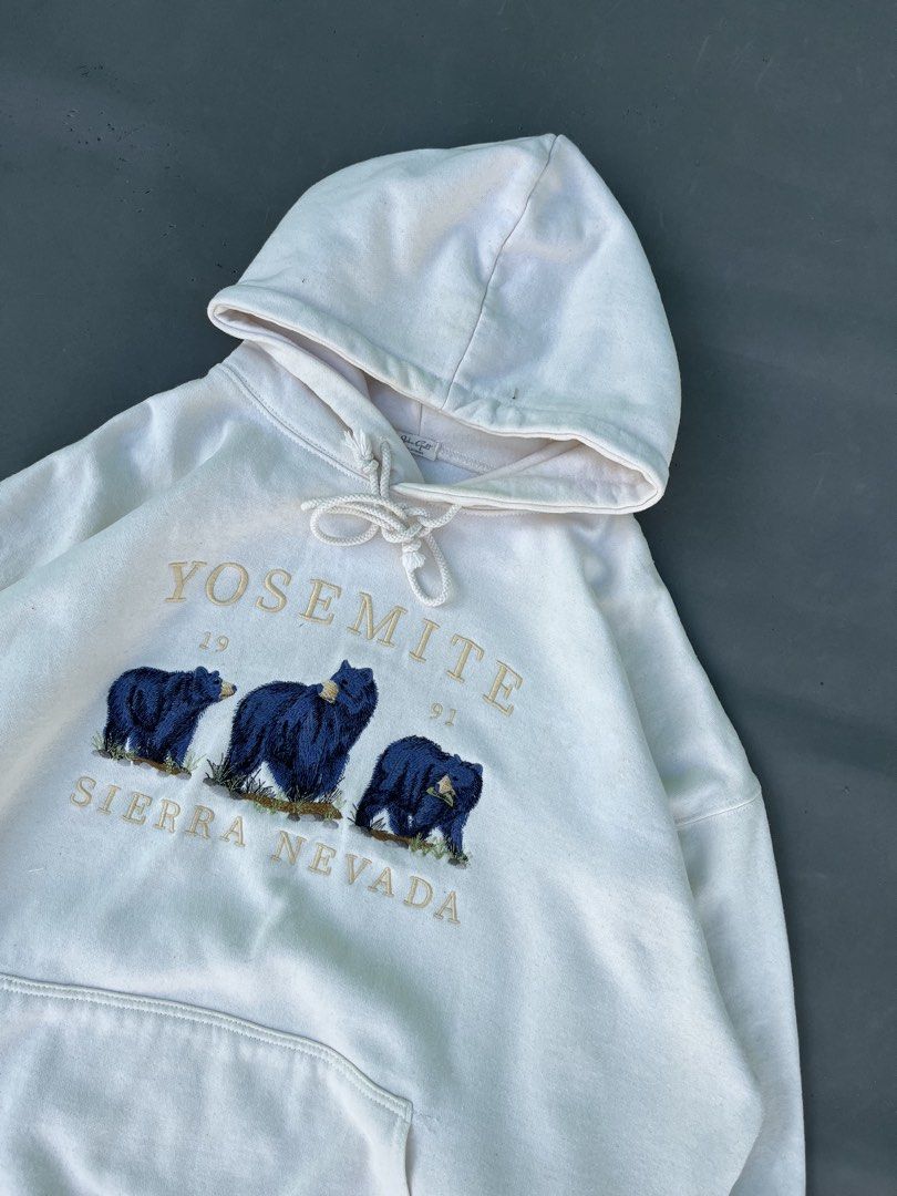 JOHN GALT SIERRA NEVADA PULLOVER HOODIE (Category: Hoodies) located in Quezon City. Submitted by kentstuff (Listing ID 1468087796, Image 2). Description: JOHN GALT SIERRA NEVADA PULLOVER HOODIE Cut Tag Shoulder-Hem : 28” Pit-Pit : 27” Condition: Excellent CR: 9/10 Flaws: ❌ Needwash DISCLAIMER: This is a thrifted item. All brands, logos, and trademarks belong to their rightful owners. We’re here to rehome great pieces — no brand affiliation intend
