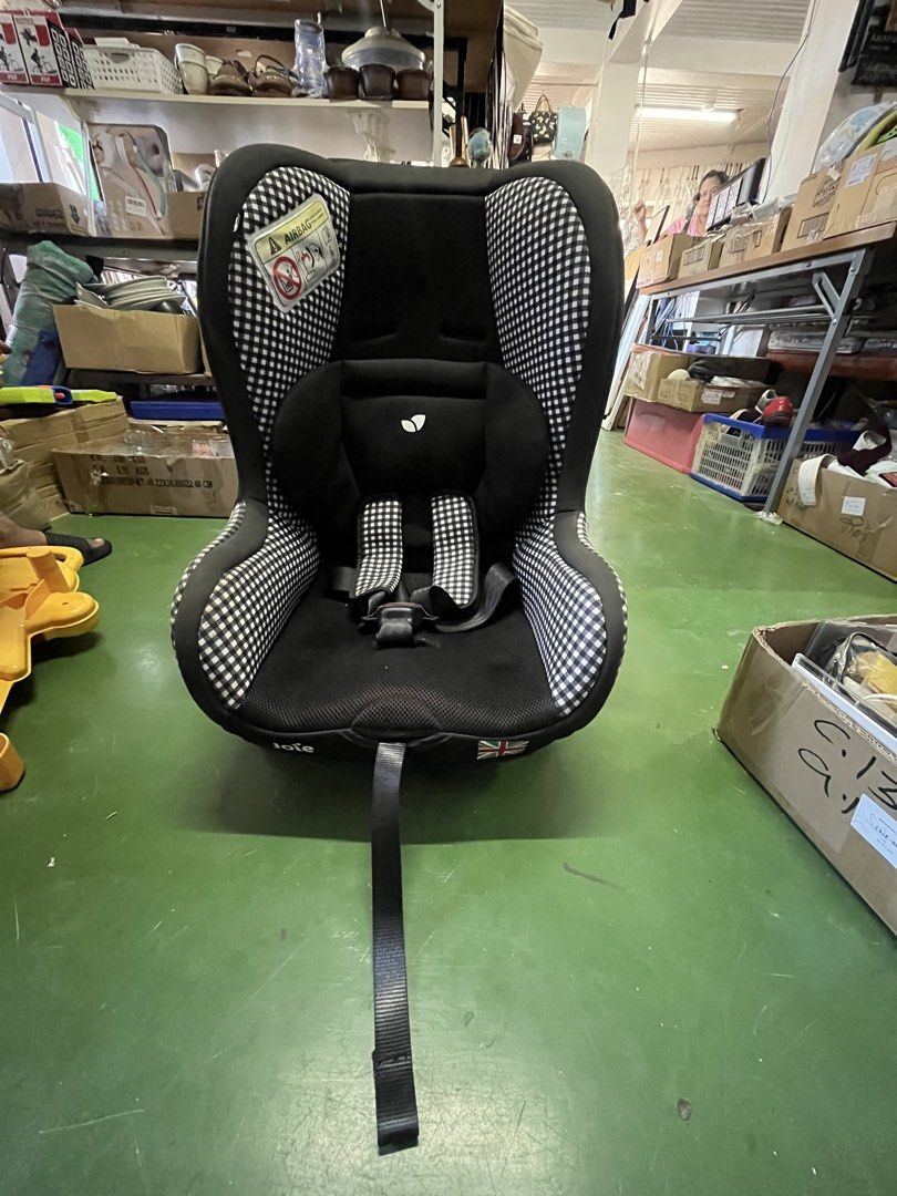 Joie Tilt (Category: Car Seats) located in Manila. Submitted by batusaipus03057 (Listing ID 1468122924, Image 1). Description: Key Features & Specifications • Weight / Age Group: Group 0+/1 (suitable from birth up to 18 kg, or roughly up to 4 years old). • Orientation: • Rear-facing mode for newborns / up to 18 kg (recommended for younger babies). • Forward-facing mode for older babies/toddlers. • Recline Positions: Features multi-position reclin