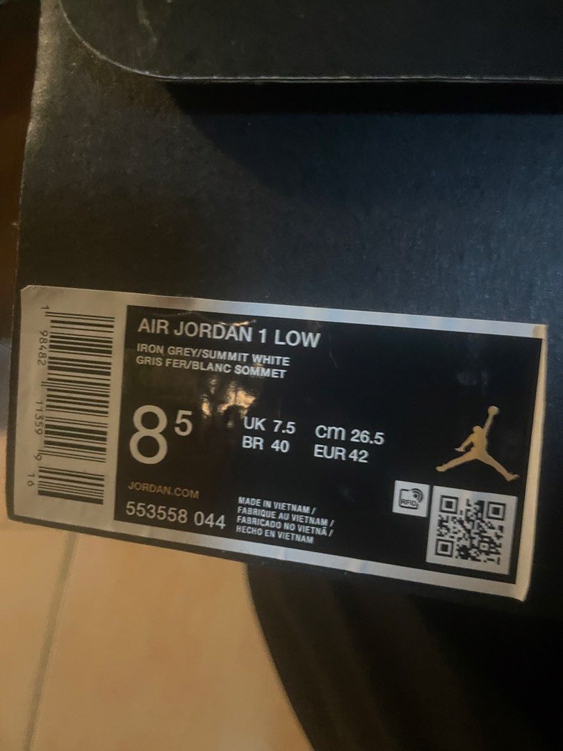 Jordan 1 Low (Never worn) 8.5m (Category: Casual Shoes) located in Manila. Submitted by bianzonka30416 (Listing ID 1468175223, Image 2). Description: Comes with box size 8.5 Never Worn Original bought from footlocker.