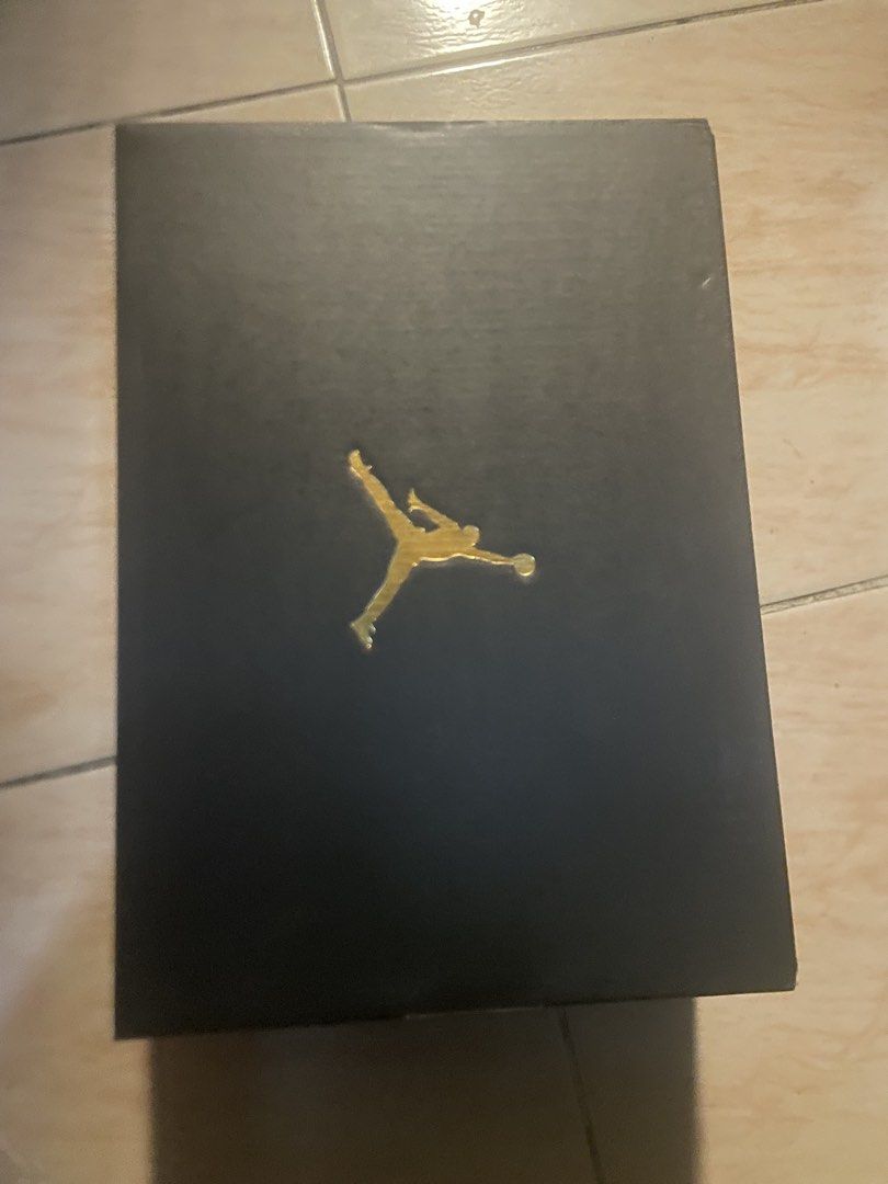 Jordan 1 Low (Never worn) 8.5m (Category: Casual Shoes) located in Manila. Submitted by bianzonka30416 (Listing ID 1468175223, Image 3). Description: Comes with box size 8.5 Never Worn Original bought from footlocker.