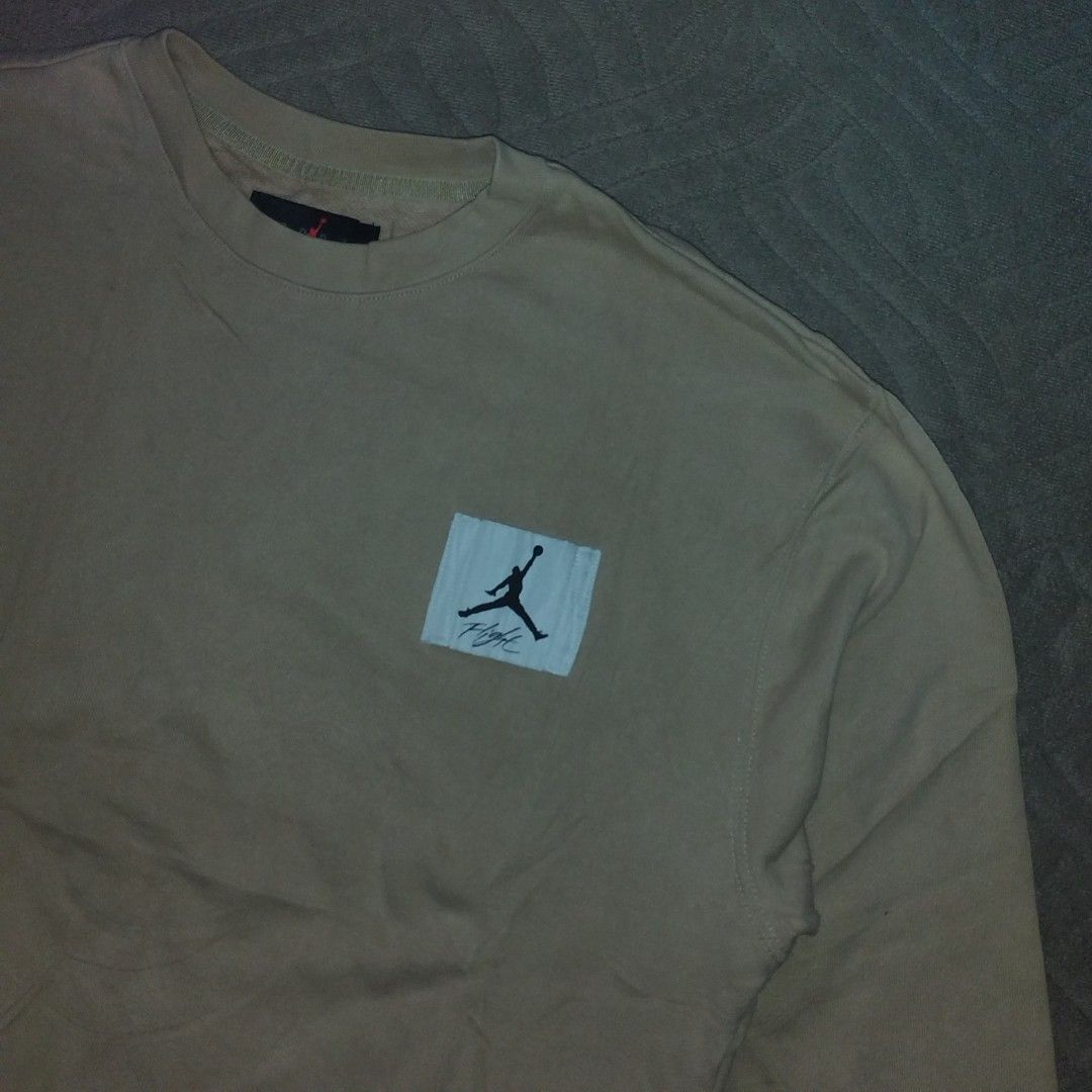 Jordan Essentials Flight Fleece Crewneck Sweatshirt (Category: Hoodies) located in Davao. Submitted by giyuu06 (Listing ID 1468211127, Image 2). Description: Jordan Essentials Flight Fleece Crewneck Sweatshirt | LARGE | Excellent Condition L 26.5 W 21.5 SL 24.