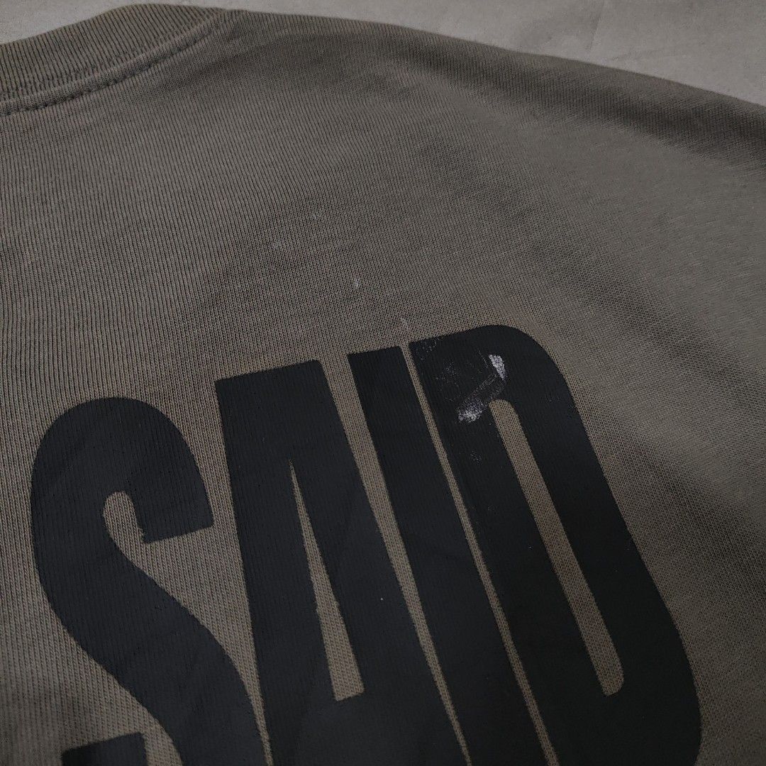 Jordan gray oversized shirt (Category: Tshirts & Polo Shirts ) located in Rosales. Submitted by c.karl (Listing ID 1468202606, Image 2). Description: - Brand: Jordan - Color: Grey - Size: L (Oversized Fit) - Issue: minimal print issue (see pics) - negotiable .
