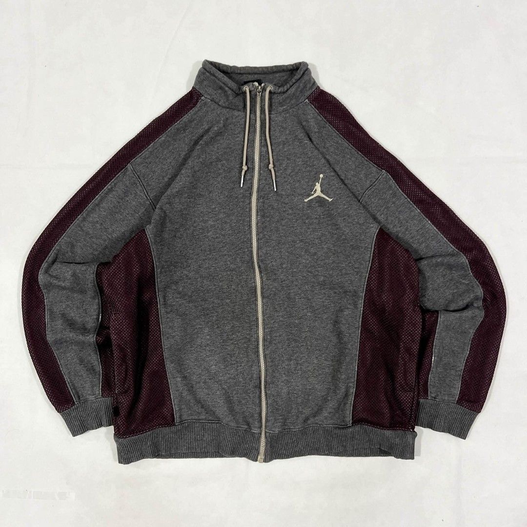 Jordan jacket (Category: Coats, Jackets and Outerwear) located in Pamplona. Submitted by twicebutnice_03 (Listing ID 1468163691, Image 2). Description: .