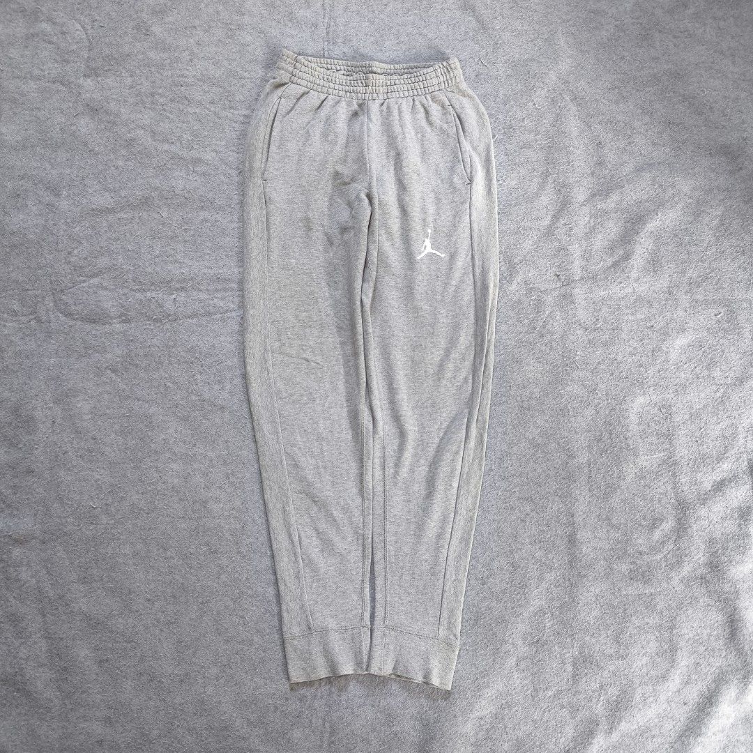 Jordan Jumpman Fleece Sweatpants (Category: Joggers) located in Manila. Submitted by shykes_26 (Listing ID 1468114154, Image 1). Description: Dimensions: Waist - 27-38 (M on tag) Length - 40 Thigh - 12 Leg open - 5 Issues: None.