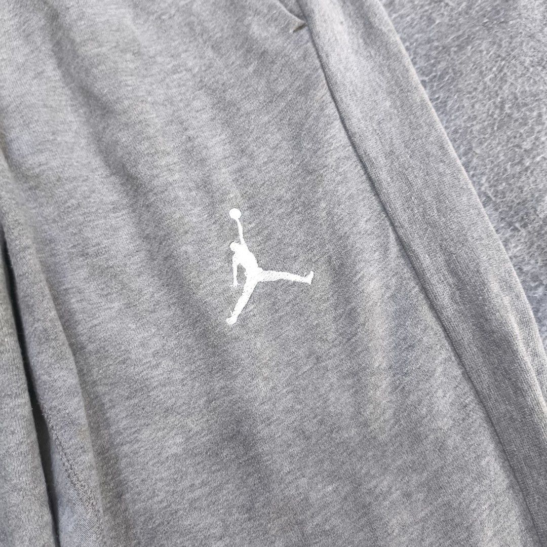 Jordan Jumpman Fleece Sweatpants (Category: Joggers) located in Manila. Submitted by shykes_26 (Listing ID 1468114154, Image 2). Description: Dimensions: Waist - 27-38 (M on tag) Length - 40 Thigh - 12 Leg open - 5 Issues: None.