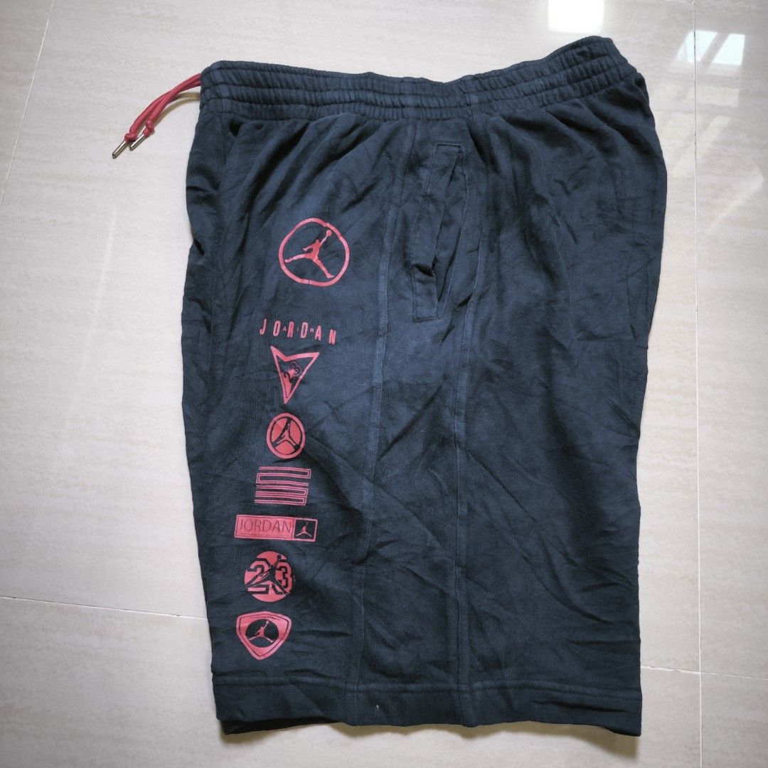 Jordan Sweatshort (Category: Shorts) located in Guimba. Submitted by naztystuff (Listing ID 1468107117, Image 1). Description: Jordan Sweat short size Large 30-36x21 Good condition Crack print and lightly fade crack print 400.
