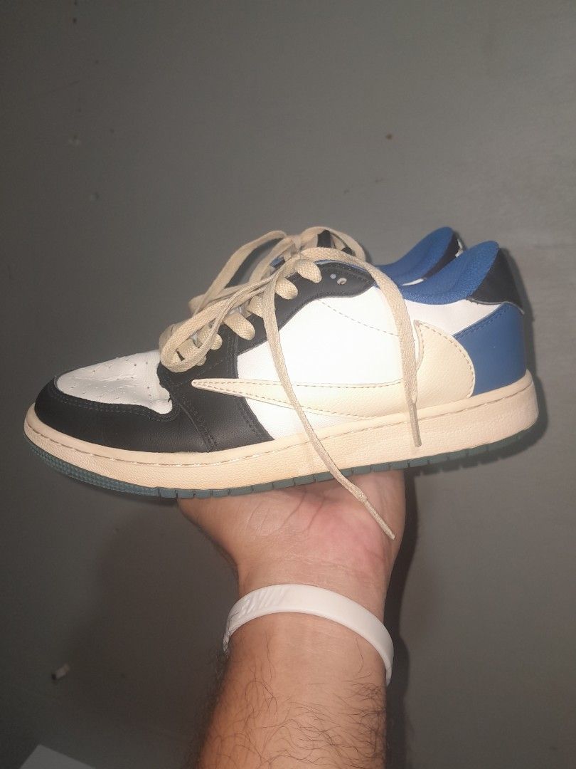 JORDAN X TRAVIS SCOTT X FRAGMENTS (Category: Sneakers & Footwear) located in Alburquerque. Submitted by zkethrifter (Listing ID 1468237316, Image 2). Description: No major flaws.