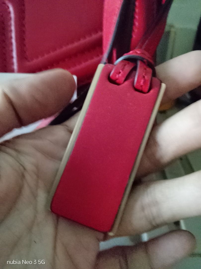 Joy Gryson (Category: Shoulder Bags) located in Trece Martires City. Submitted by sulit_buys (Listing ID 1468141369, Image 3). Description: Gold hardware Sign of use s may flap magnet which is normal.