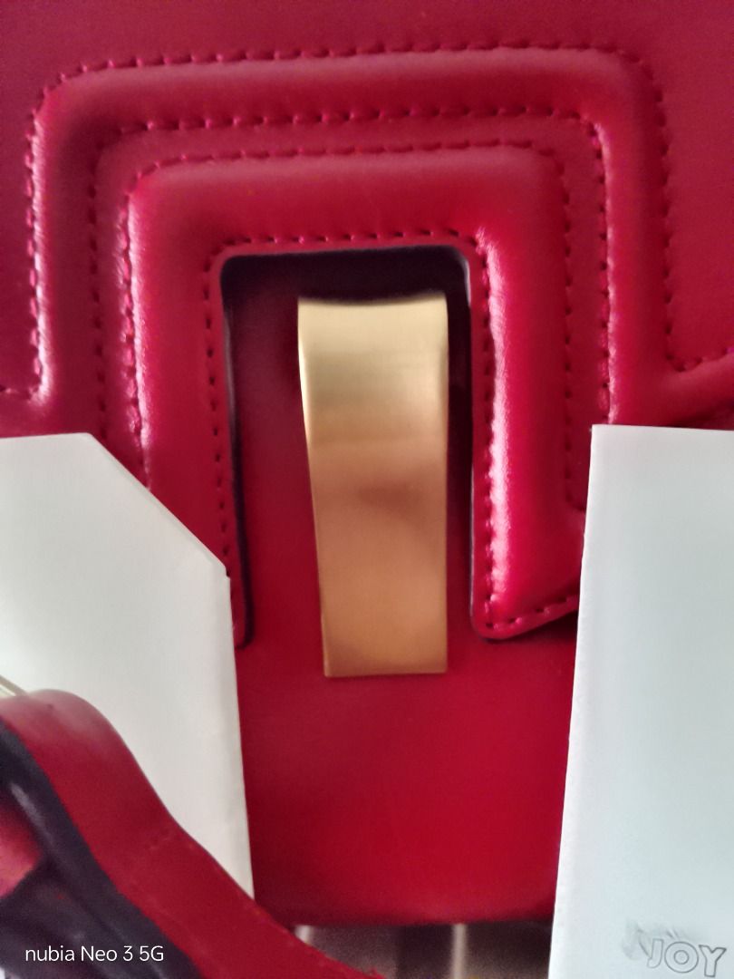 Joy Gryson (Category: Shoulder Bags) located in Trece Martires City. Submitted by sulit_buys (Listing ID 1468141369, Image 2). Description: Gold hardware Sign of use s may flap magnet which is normal.