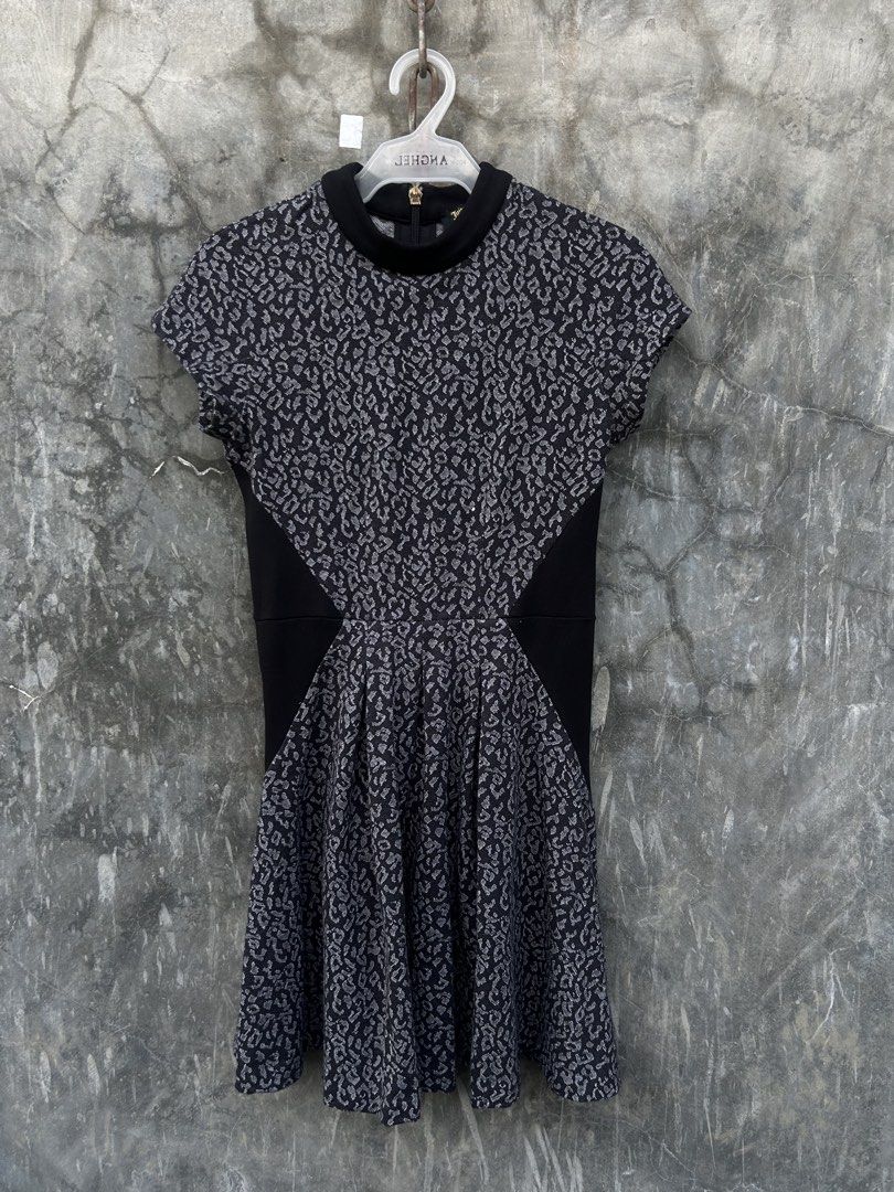 Juicy Couture Dree (Category: Dresses) located in Tuguegarao City. Submitted by 2giefinds (Listing ID 1468127010, Image 1). Description: Size: XS on tag Dimes: Waistline: 14-15 *Stretchable x L:33 Condition: Excellent Color Rate: 9.9/10 Issue: Cut Neck & Wash tags / minimal light stain *not sure if washable.