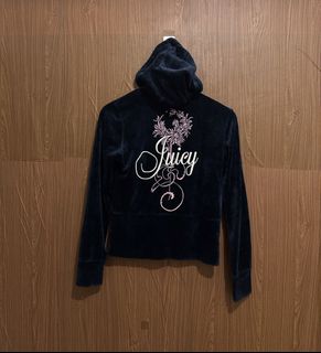 (Category: ) located in . Submitted by streetwear.collections (Listing ID 1468059166, Image 1). Description: .