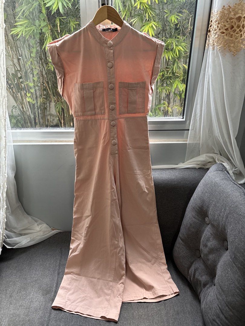 Jumpsuit (Category: Jumpsuits) located in Manila. Submitted by scarlet34 (Listing ID 1468142402, Image 3). Description: XS Used once in a wedding Preloved .
