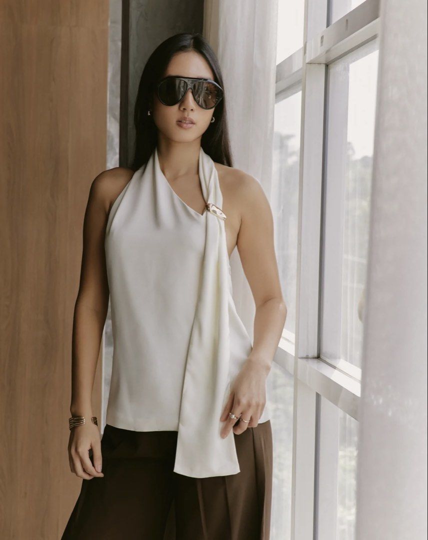 Just Because Studio Odette Top (Category: Sleeveless) located in Quezon City. Submitted by c00kies_ (Listing ID 1468216303, Image 1). Description: 🤍 Used once, in very good condition 🤍 Size S 🤍 Bought for P2900 + SF 🤍 Message me for actual pictures .