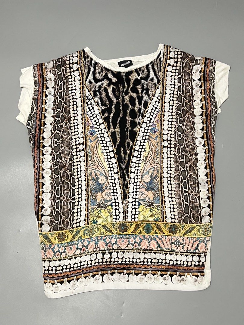 Just Cavalli -Animal Print Silk - (Category: Others Tops) located in Cavite. Submitted by asianluxe (Listing ID 1468175859, Image 2). Description: Just Cavalli Flat measurments! Length: 29 inches Armpit to armpit: 23 inches Shoulder to shoulder: 21.5 inches Hem:18 inches Guaranteed authentic Good condition Verypresentable .
