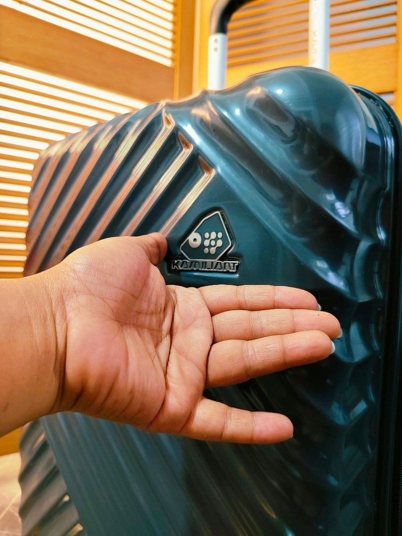 🧳KAMILIANT BY SAMSONITE (Category: Luggage) located in Manila. Submitted by chocoman0235367 (Listing ID 1468062928, Image 2). Description: 😍😍BRANDED LIGHTWEIGHT😍😍 📍 KAMILIANT BY SAMSONITE SPINNER📍 ⚡⚡SALE⚡⚡ Japan Imported Carry on,Cabin,Small Size ✨Polycarbonate hardcase ✨Security Coded Lock ✨Smooth and silent 360 Rotation Double Wheels ✨Telescopic Push handle ✨Top carrier Handle ✨Wide space Suitcase ✨With Support Strap and Divider ✨Lightwe