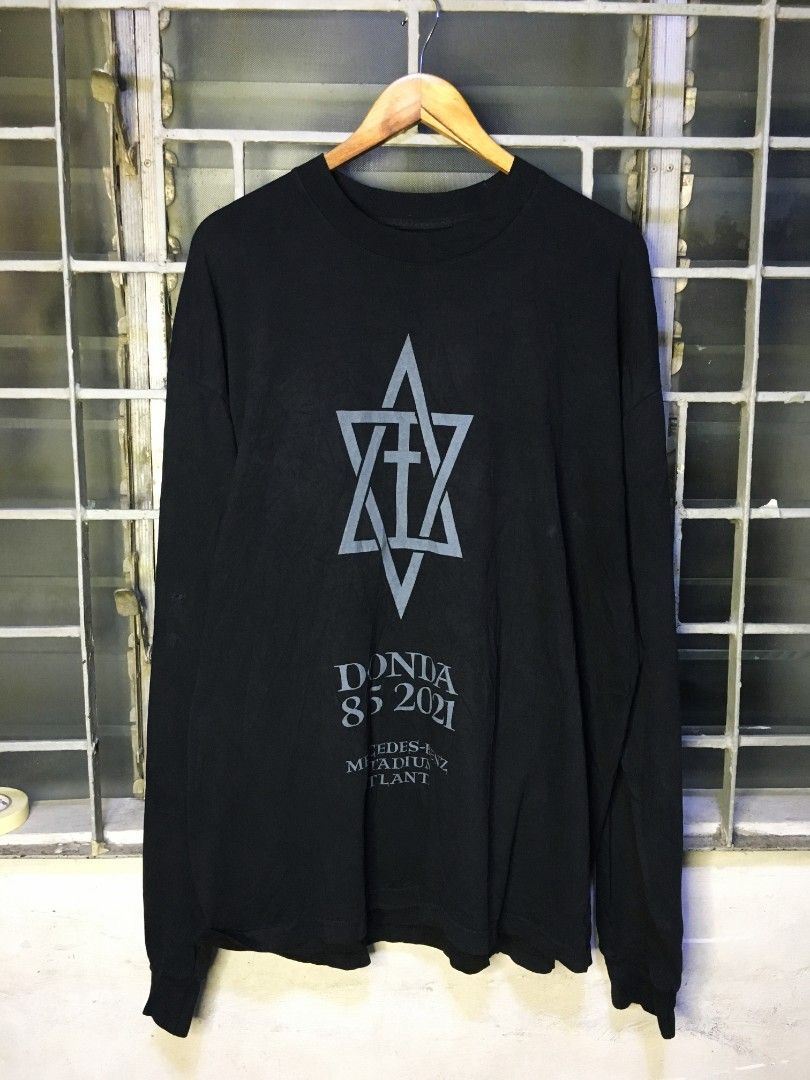 Kanye West Donda 2021 (Category: Tshirts & Polo Shirts ) located in Cabuyao City. Submitted by roronhilira (Listing ID 1468232915, Image 2). Description: KANYE WEST - DONDA LONG SLEEVE FIT XL 25 WIDTH 29.5 LENGTH 9.5 COLOR RATE MINOR ISSUE PEN HOLES 1FRONT RIGHT SLEEVE 850 PLUS SHIP DM 📥.