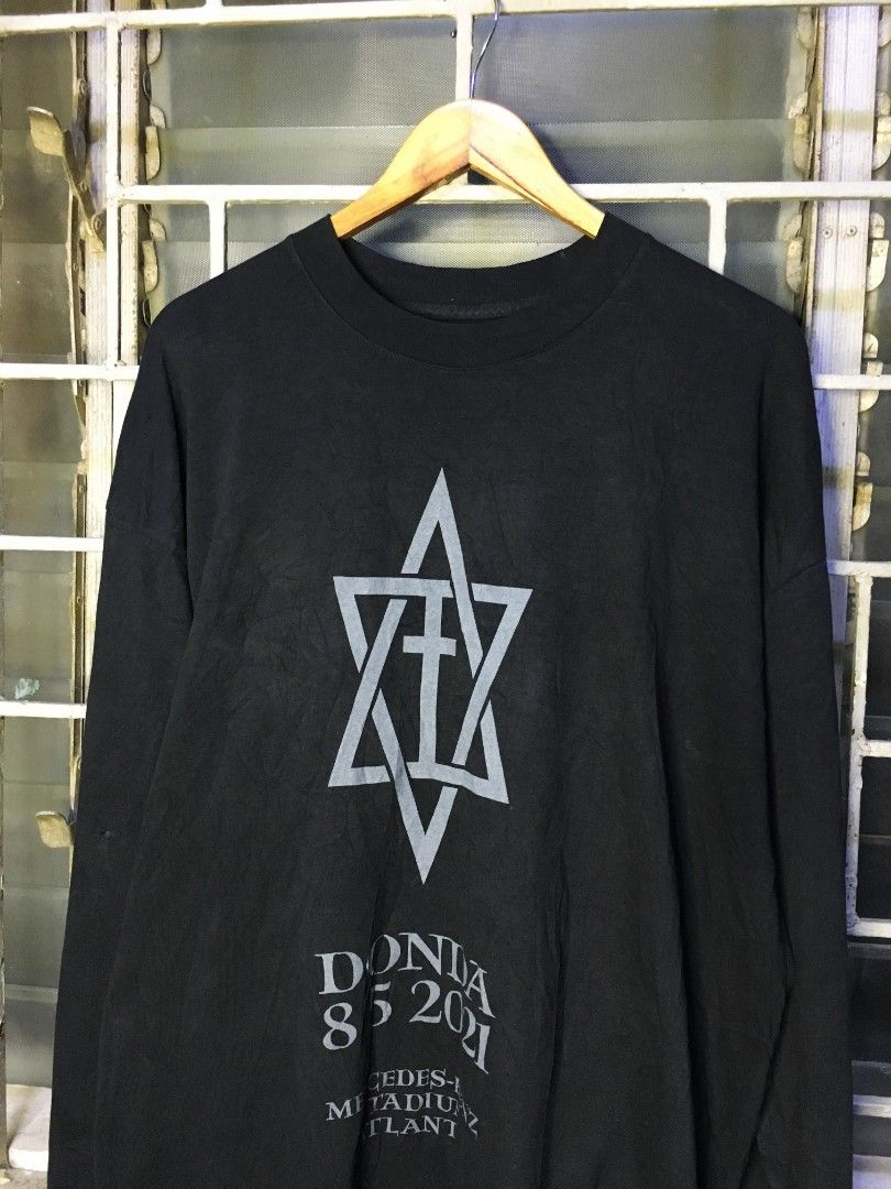 Kanye West Donda 2021 (Category: Tshirts & Polo Shirts ) located in Cabuyao City. Submitted by roronhilira (Listing ID 1468232915, Image 3). Description: KANYE WEST - DONDA LONG SLEEVE FIT XL 25 WIDTH 29.5 LENGTH 9.5 COLOR RATE MINOR ISSUE PEN HOLES 1FRONT RIGHT SLEEVE 850 PLUS SHIP DM 📥.