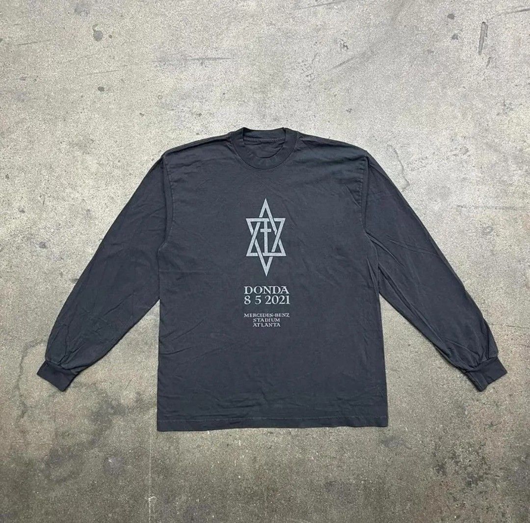 Kanye West Donda 2021 (Category: Tshirts & Polo Shirts ) located in Cabuyao City. Submitted by roronhilira (Listing ID 1468232915, Image 1). Description: KANYE WEST - DONDA LONG SLEEVE FIT XL 25 WIDTH 29.5 LENGTH 9.5 COLOR RATE MINOR ISSUE PEN HOLES 1FRONT RIGHT SLEEVE 850 PLUS SHIP DM 📥.