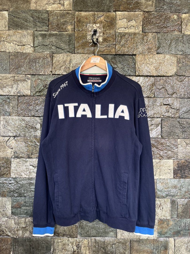 Kappa Italia Navy Blue Track Jacket (Category: Coats, Jackets and Outerwear) located in Cagayan de Oro. Submitted by curatedheirloomph_ (Listing ID 1468236663, Image 1). Description: 𝘿𝙞𝙢𝙚𝙣𝙨𝙞𝙤𝙣𝙨: 23x28 𝘽𝙚𝙨𝙩 𝙁𝙞𝙩: Large - XL 𝘾𝙤𝙣𝙙𝙞𝙩𝙞𝙤𝙣 & 𝘾𝙤𝙡𝙤𝙧 𝙍𝙖𝙩𝙚: Excellent (9.5/10) 𝙄𝙨𝙨𝙪𝙚: N/A 𝘼𝙪𝙩𝙝𝙚𝙣𝙩𝙞𝙘𝙞𝙩𝙮 𝘿𝙚𝙘𝙡𝙖𝙧𝙖𝙩𝙞𝙤𝙣: Authentic.